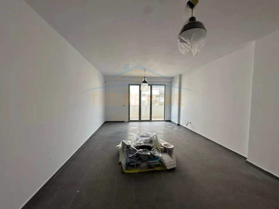 Tirane, shitet apartament 2+1 Kati 1, 105 m² 170.000 € (Kinostudio)