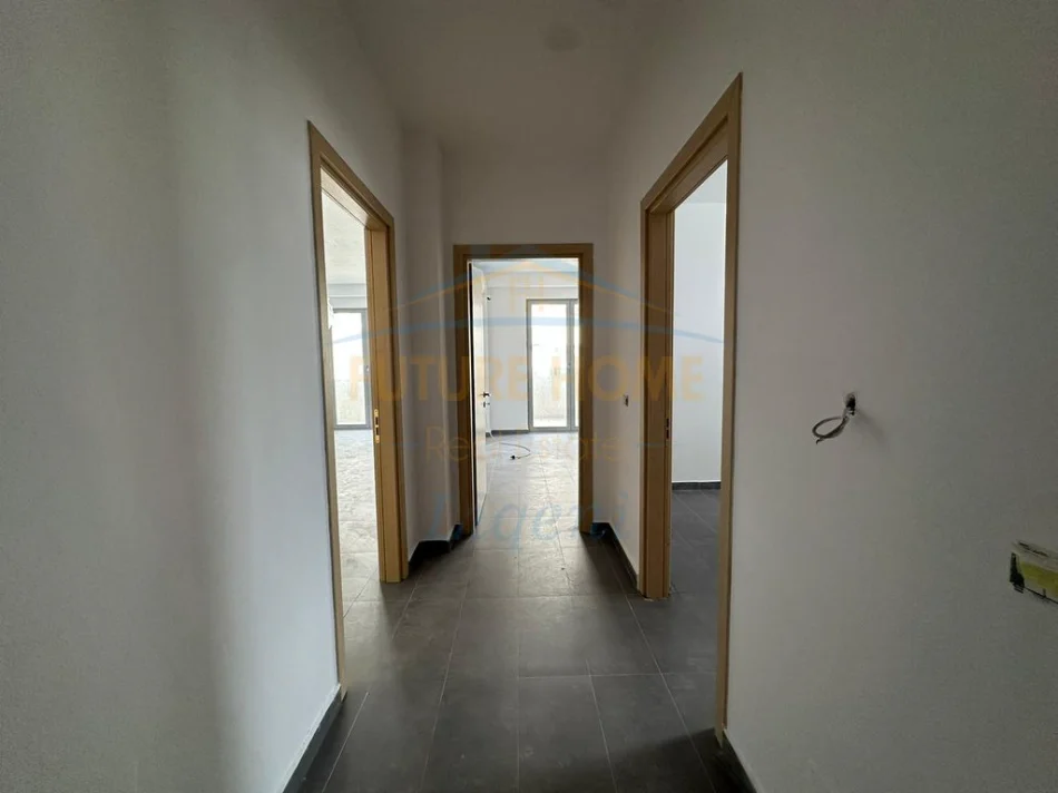 Tirane, shitet apartament 2+1 Kati 1, 105 m² 170.000 € (Kinostudio)