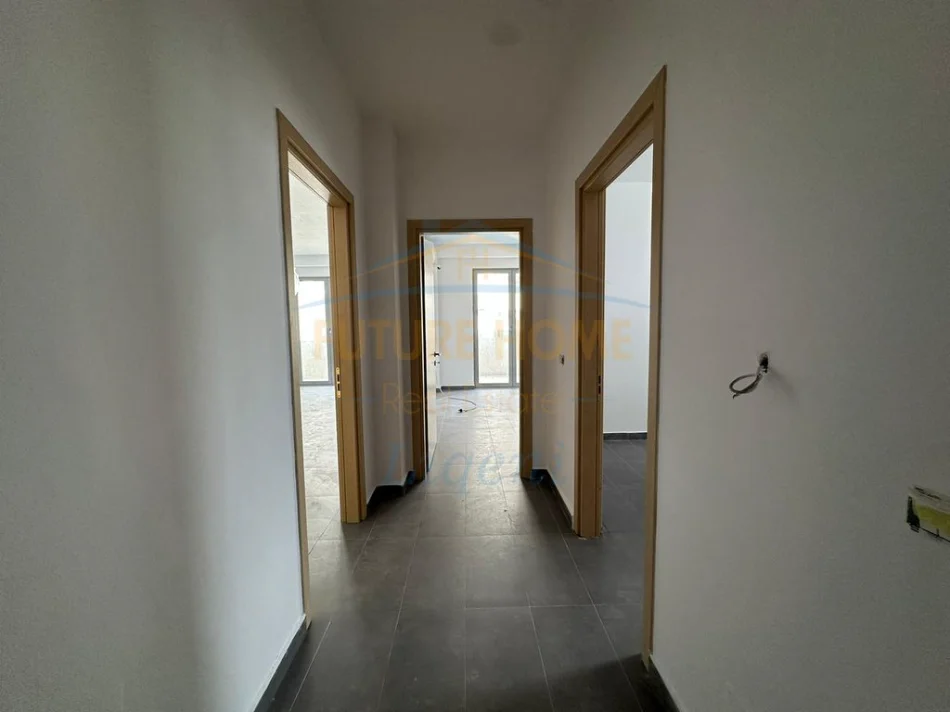 Tirane, shitet apartament 2+1 Kati 1, 104 m² 170.000 € (Kinostudio)