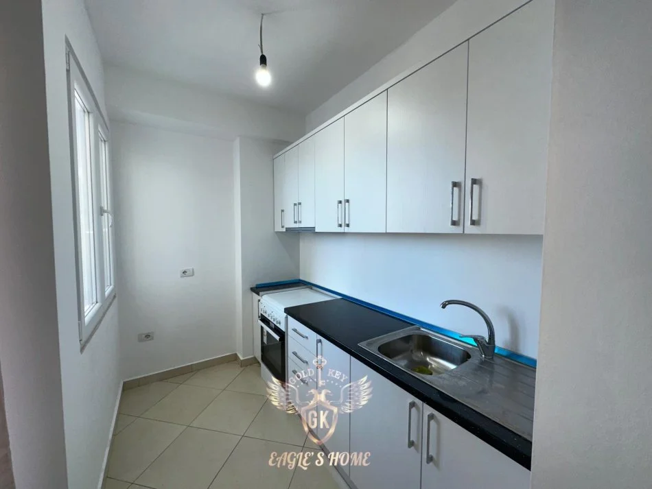 Durres, jepet me qera apartament 3+1+Ballkon Kati 6, 140 m² 600 € (QENDER)