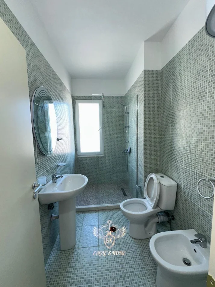 Durres, jepet me qera apartament 3+1+Ballkon Kati 6, 140 m² 600 € (QENDER)