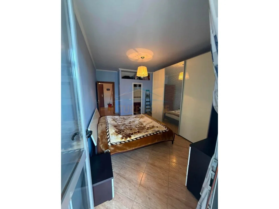 Tirane, jepet me qera apartament 2+1 Kati 2, 78 m² 800 € (Komuna e Parisit)