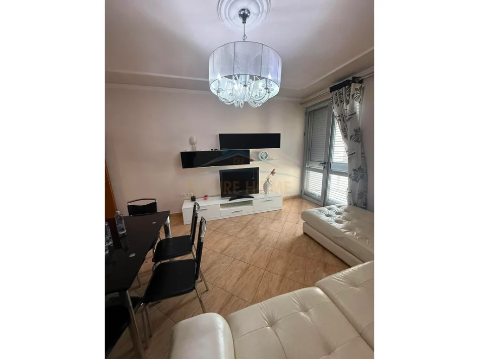 Tirane, jepet me qera apartament 2+1 Kati 2, 78 m² 800 € (Komuna e Parisit)