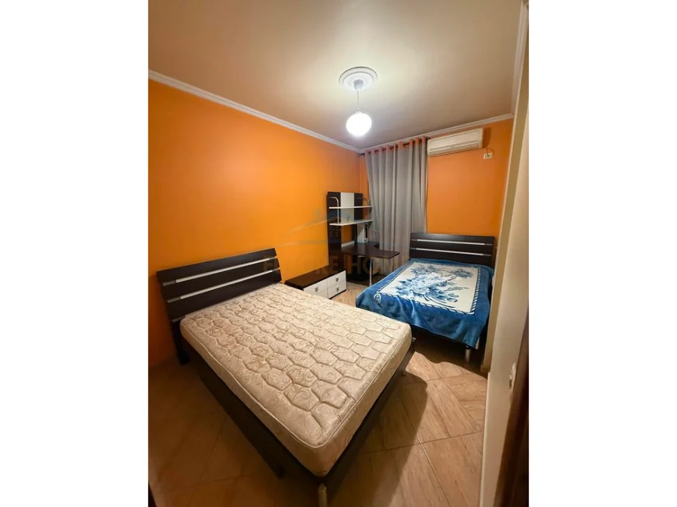 Tirane, jepet me qera apartament 2+1 Kati 2, 78 m² 800 € (Komuna e Parisit)