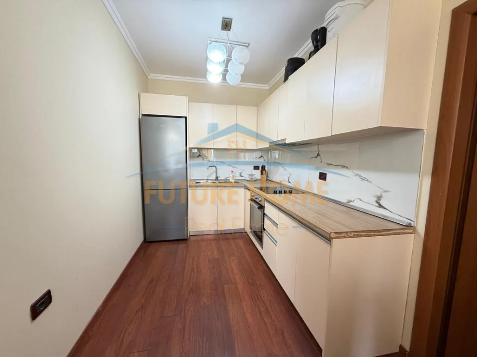 Tirane, shitet apartament 2+1+Ballkon Kati 8, 95 m² 230.000 € 