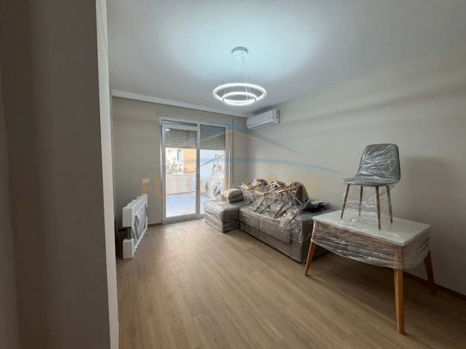 Tirane, jepet me qera apartament 1+1 Kati 1, 59 m² 730 € 