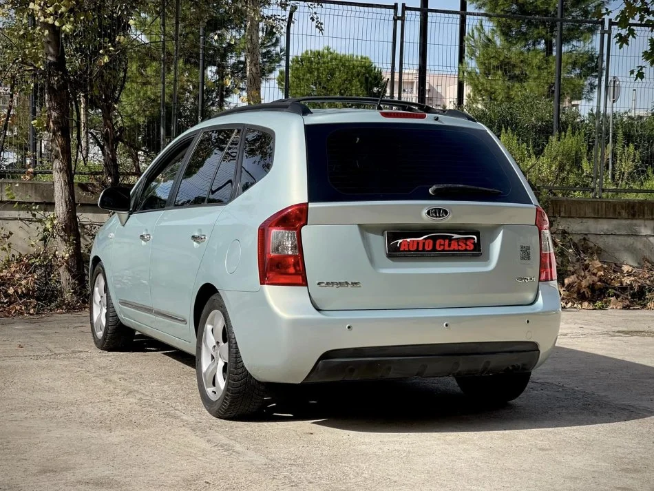 Tirane, shes makine KIA CARENS Nafte, jeshile automatik Klima 211.000 km 4990 €