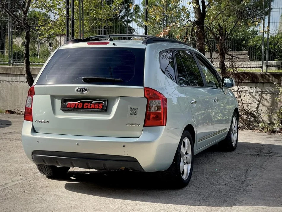 Tirane, shes makine KIA CARENS Nafte, jeshile automatik Klima 211.000 km 4990 €