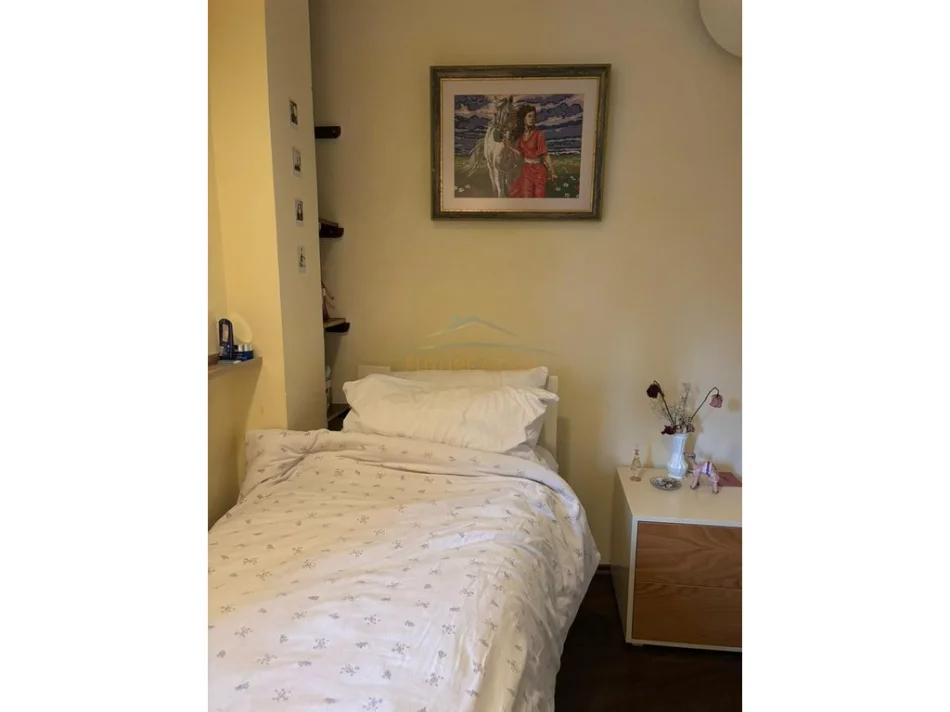 Tirane, jepet me qera apartament 3+1+Ballkon Kati 5, 125 m² 1.000 € (Sheshi Skenderbej)