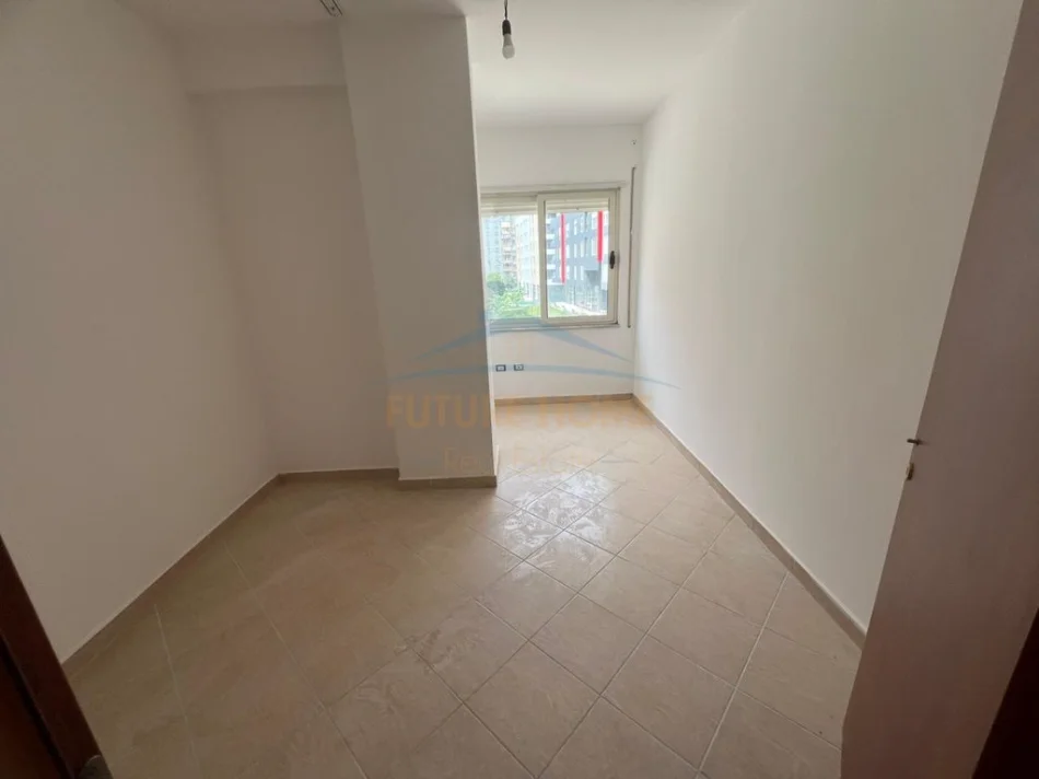 Tirane, shes apartament 3+1+Ballkon Kati 1, 113 m² 220.000 € (Rruga Petrela)