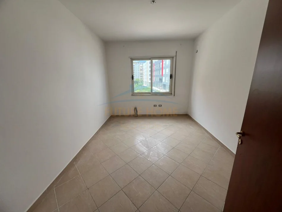 Tirane, shes apartament 3+1+Ballkon Kati 1, 113 m² 220.000 € (Rruga Petrela)