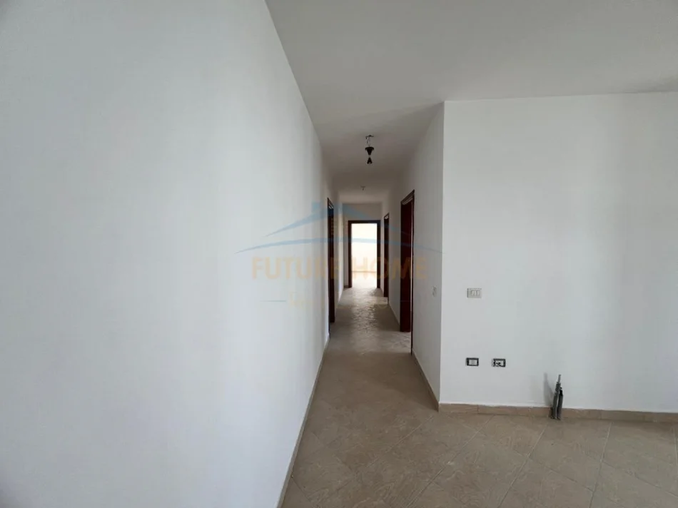 Tirane, shes apartament 3+1+Ballkon Kati 1, 113 m² 220.000 € (Rruga Petrela)