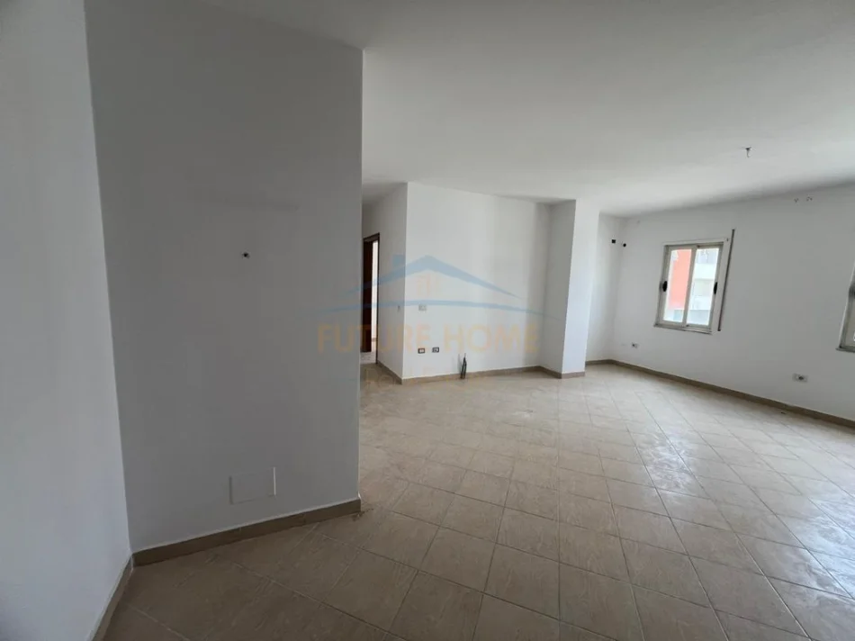 Tirane, shes apartament 3+1+Ballkon Kati 1, 113 m² 220.000 € (Rruga Petrela)