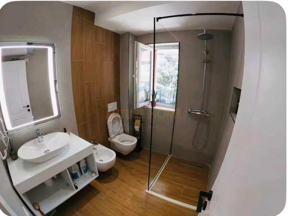 Tirane, jepet me qera apartament 1+1+Ballkon Kati 2, 62 m² 700 € (Pazari i Ri)