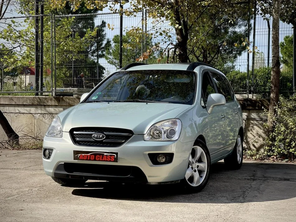 Tirane, shes makine KIA CARENS Nafte, jeshile automatik Klima 211.000 km 4990 €