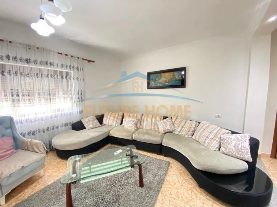 Tirane, jepet me qera apartament 2+1+Ballkon Kati 1, 90 m² 570 € 