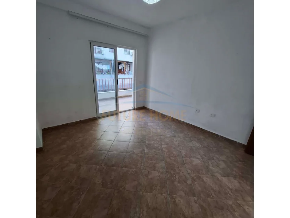 Tirane, shitet apartament 2+1 Kati 1, 97 m² 139.000 € (Pallatet Çabej)
