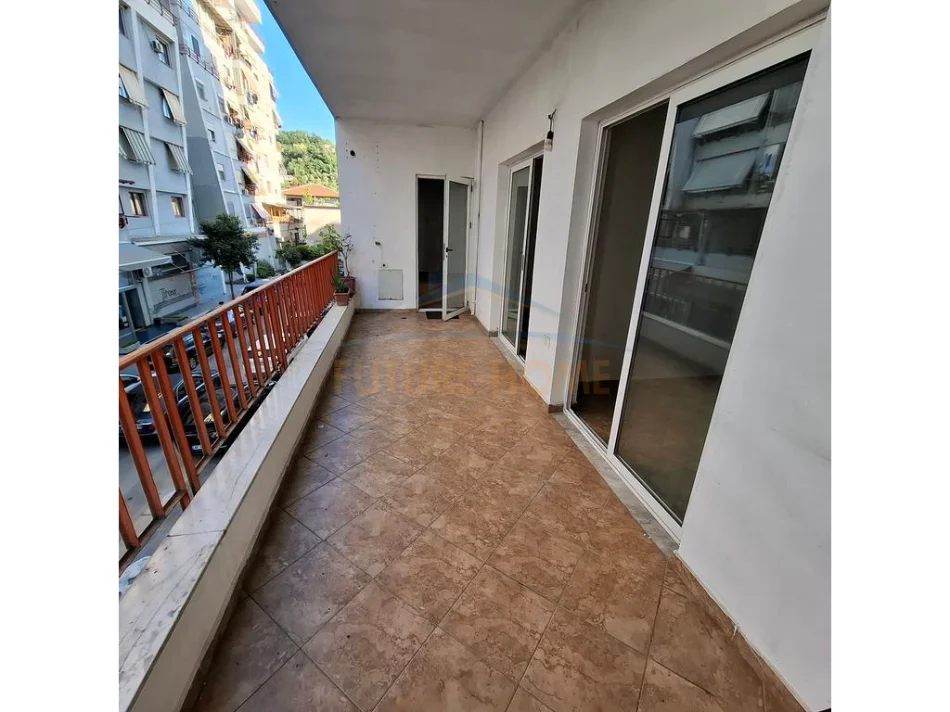 Tirane, shitet apartament 2+1, Kati 1, 97 m² 138.998 € (Pallatet Çabej, Misto Mame)