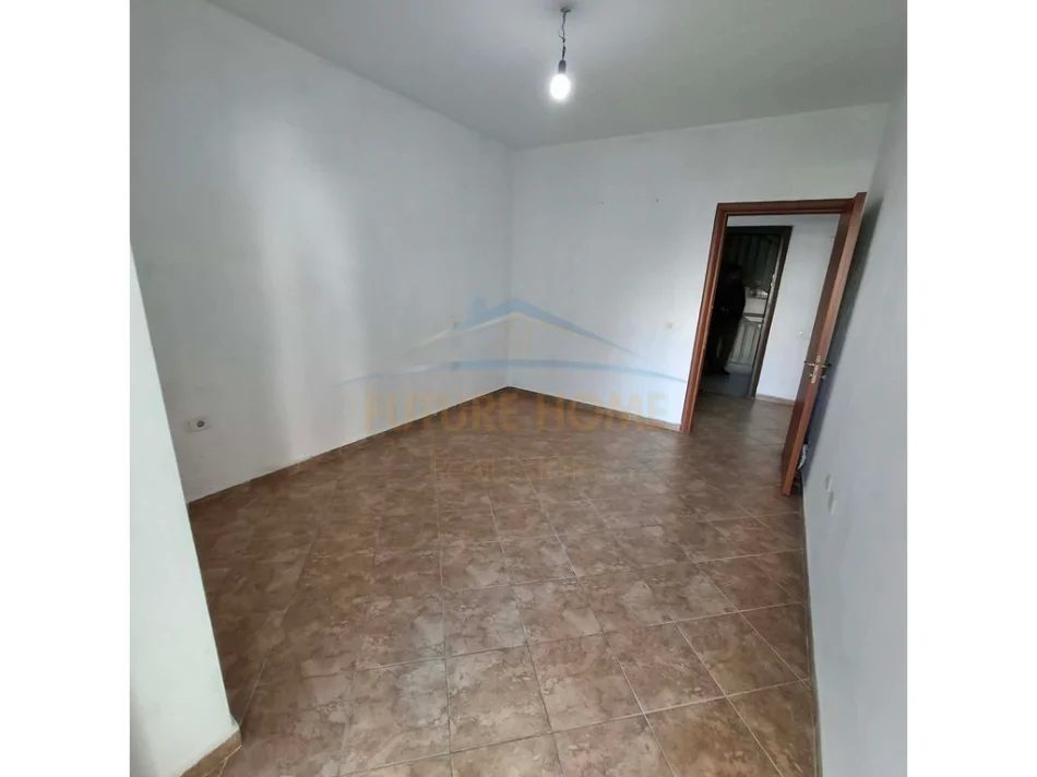 Tirane, shitet apartament 2+1, Kati 1, 97 m² 138.998 € (Pallatet Çabej, Misto Mame)