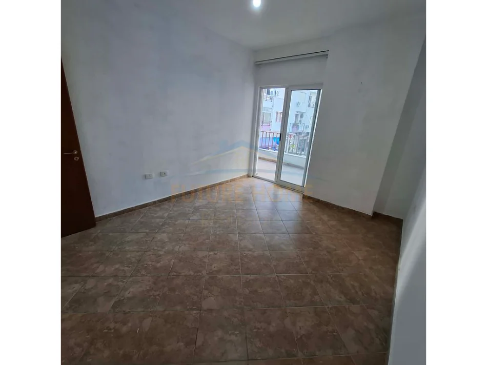 Tirane, shitet apartament 2+1 Kati 1, 97 m² 139.000 € (Pallatet Çabej)