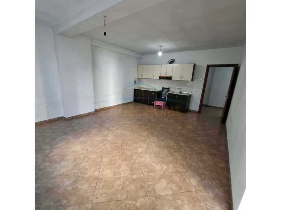 Tirane, shitet apartament 2+1 Kati 1, 97 m² 139.000 € (Pallatet Çabej)