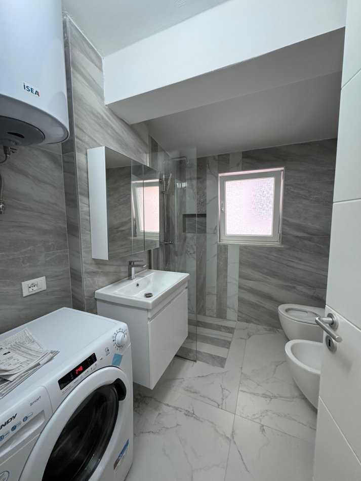 Tirane, jepet me qera apartament 1+1 Kati 3, 65 m² 480 € 