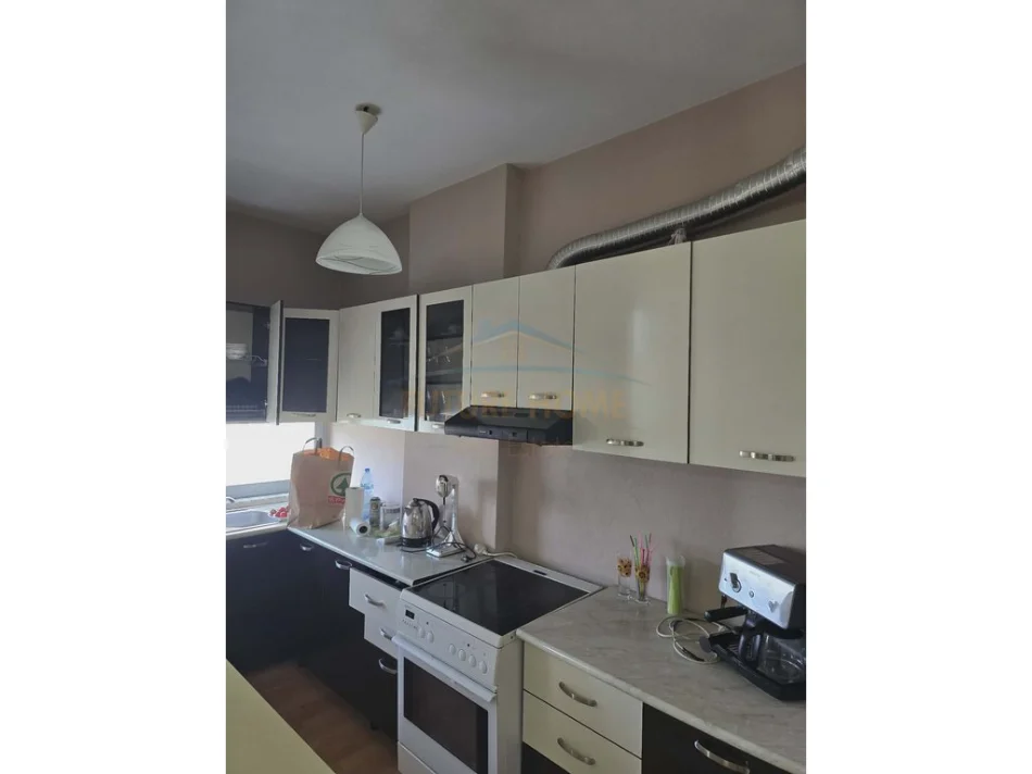 Tirane, shitet apartament 2+1 Kati 5, 104 m² 145.000 € (Unaza e Re)