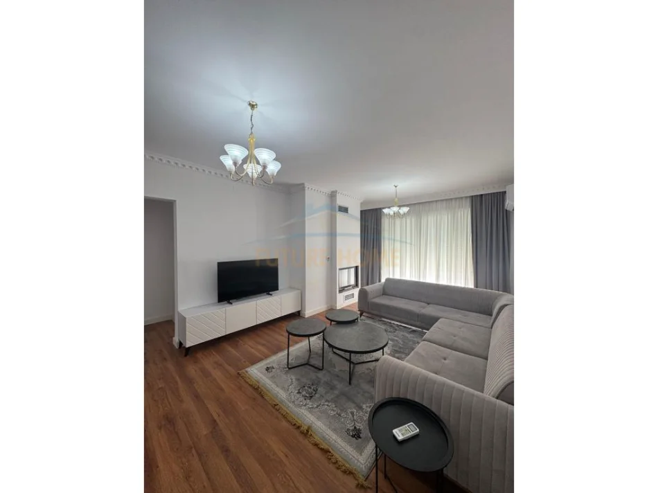 Tirane, jepet me qera apartament 2+1+Ballkon Kati 3, 133 m² 700 € (Fresku)