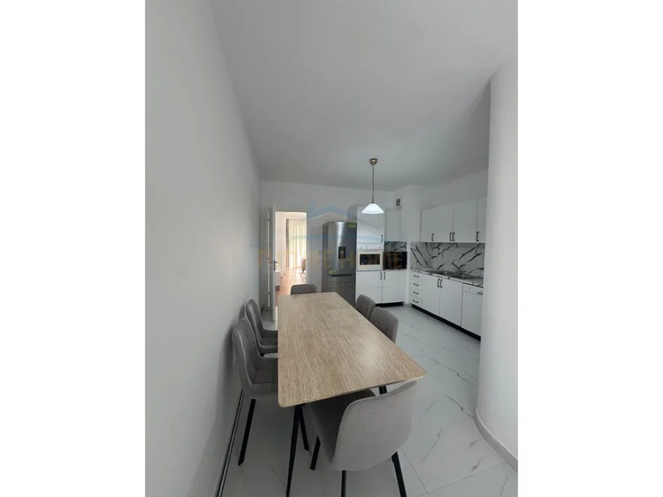 Tirane, jepet me qera apartament 2+1 Kati 3, 134 m² 700 € (Vilat e Arabit,Fresk)