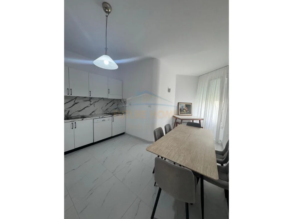 Tirane, jepet me qera apartament 2+1 Kati 3, 134 m² 700 € (Vilat e Arabit,Fresk)