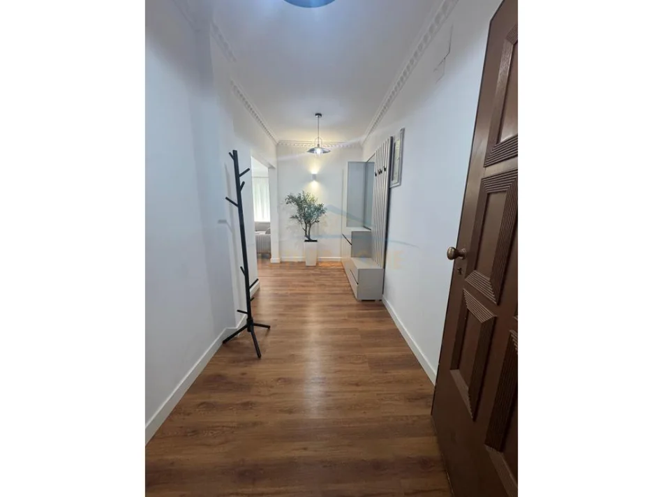 Tirane, jepet me qera apartament 2+1 Kati 3, 134 m² 700 € (Vilat e Arabit,Fresk)
