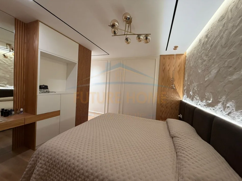 Tirane, shitet apartament 3+1 Kati 3, 145 m² 450.000 € (RRUGA E KAVAJES)