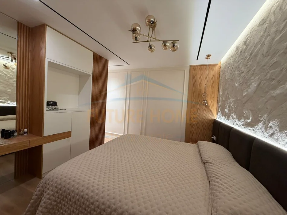 Tirane, shitet apartament 3+1+Aneks+Ballkon Kati 3, 145 m² 450.000 € (Qender)