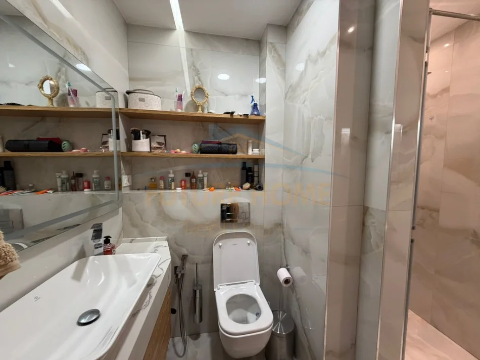 Tirane, shitet apartament 3+1+Ballkon Kati 3, 145 m² 450.000 € (RRUGA E KAVAJES)