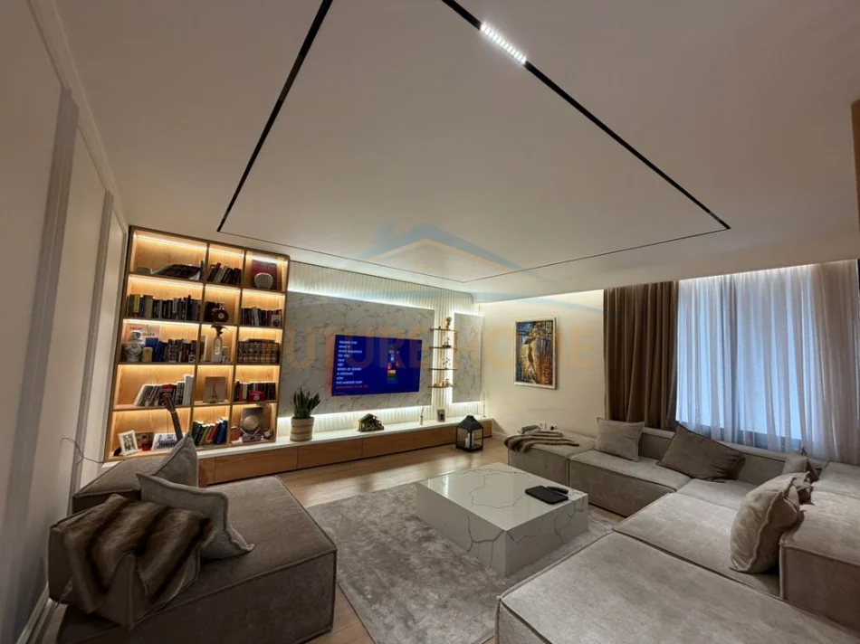 Tirane, shitet apartament 3+1+Ballkon Kati 3, 145 m² 450.000 € (QENDER)