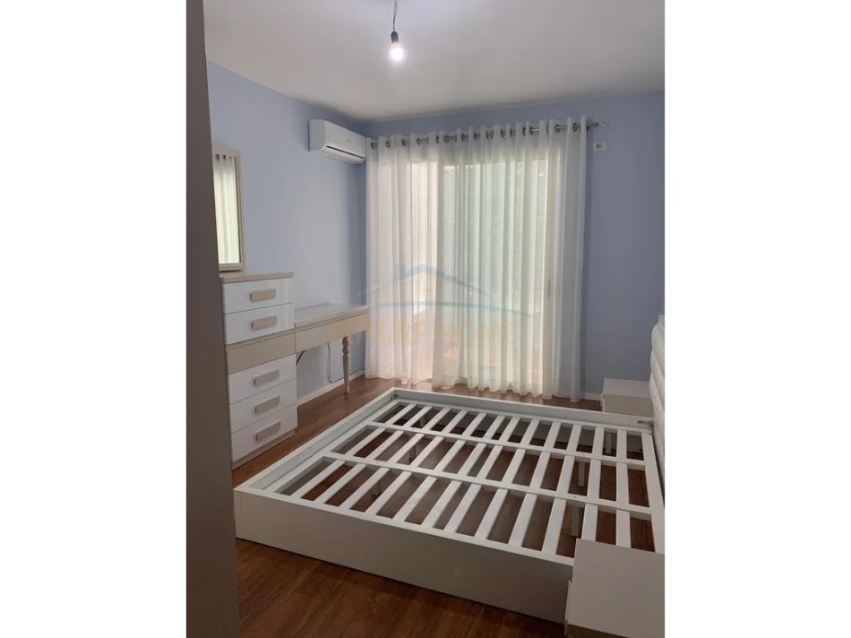 Tirane, shes apartament 1+1+Ballkon Kati 2, 73 m² 200.000 € 