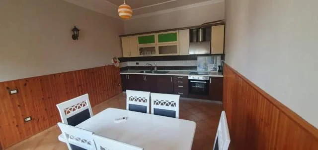 Tirane, jepet me qera apartament 3+1+BLK Kati 1, 130 m² 500 Euro (Pandeli Vangjeli)
