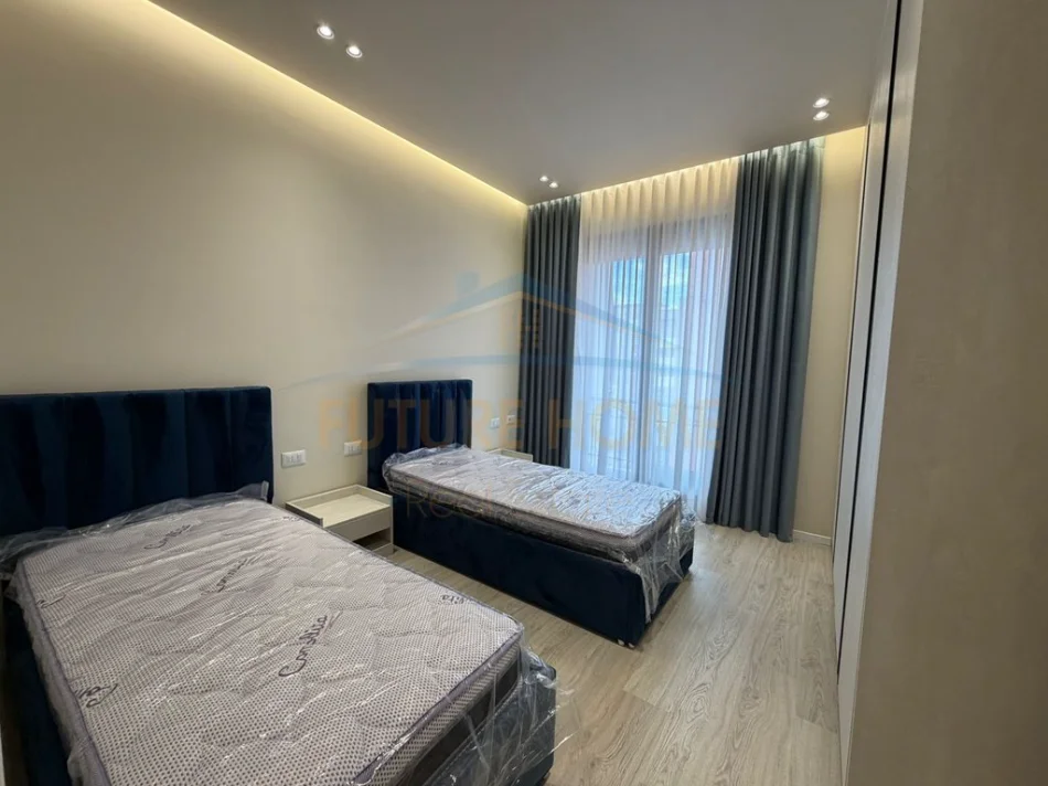 Tirane, jepet me qera apartament 2+1+Ballkon Kati 8, 137 m² 1.600 € (Kompleksi Delijorgj)