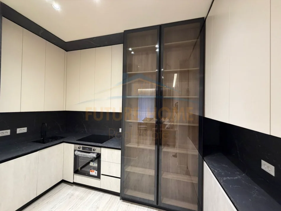 Tirane, jepet me qera apartament 2+1+Ballkon Kati 8, 137 m² 1.600 € (Kompleksi Delijorgj)