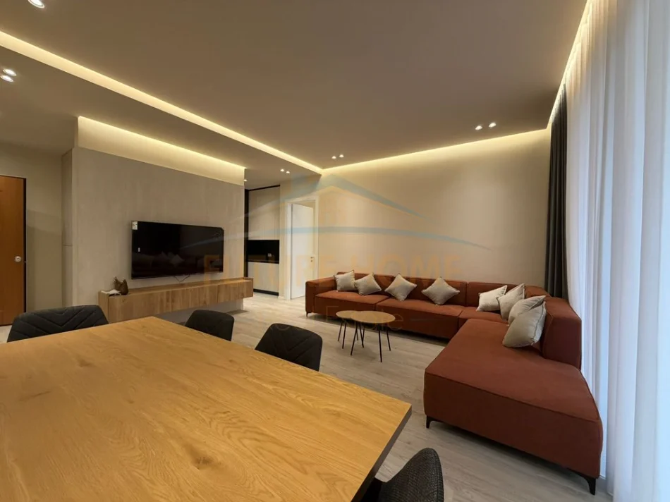 Tirane, jepet me qera apartament 2+1+Ballkon Kati 8, 137 m² 1.600 € (Kompleksi Delijorgj)