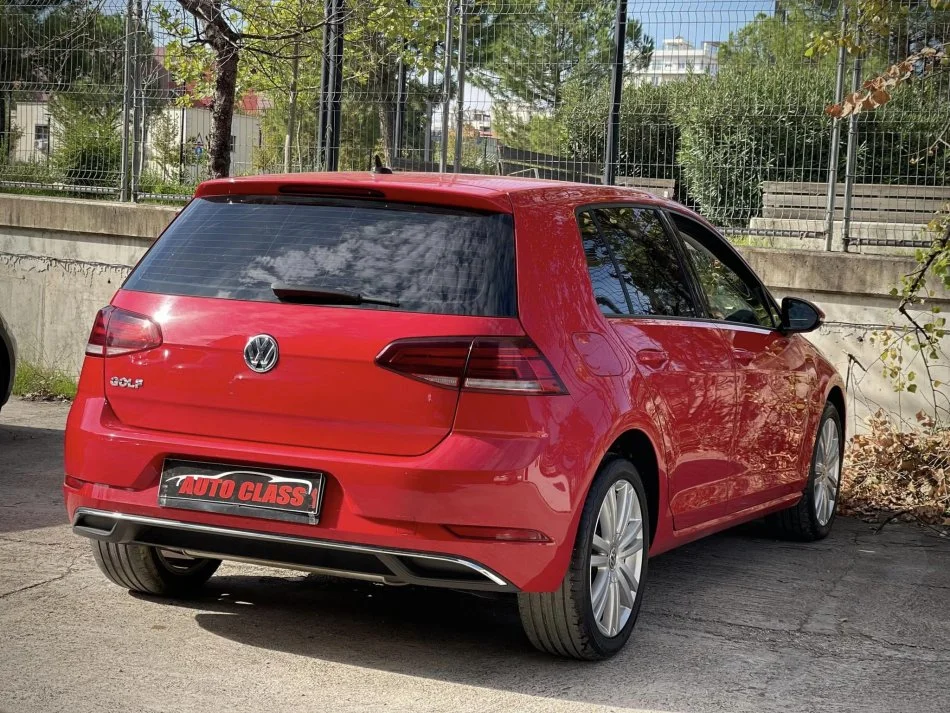 Tirane, shes makine VW GOLF 7 Benzin, e kuqe automatik Kondicioner 77.000 km 12.500 €