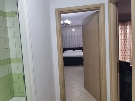 Tirane, jepet me qera apartament 1+1+Ballkon Kati 2, 68 m² 450 € (Unaza e Re)