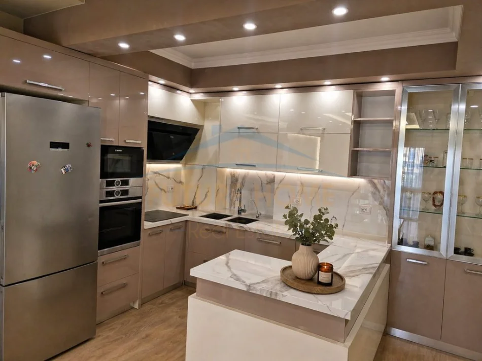 APARTAMENT 2+1+POST PARKIMI, PRANE GJIMNAZIT PARTIZANI