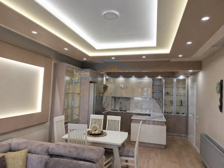 APARTAMENT 2+1+POST PARKIMI, PRANE GJIMNAZIT PARTIZANI