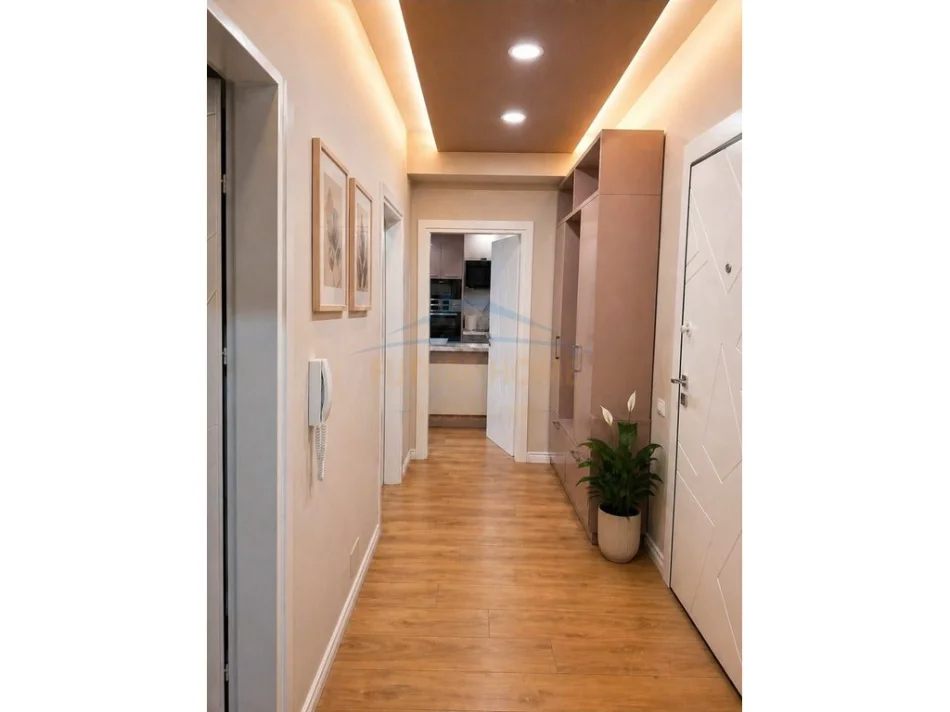Tirane, jepet me qera apartament 2+1 Kati 3, 89 m² 950 € (Rruga Tafaj)