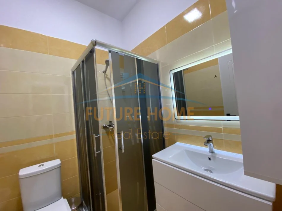Tirane, jepet me qera apartament 1+1+Ballkon Kati 5, 61 m² 800 € (Kopeshti Botanik)