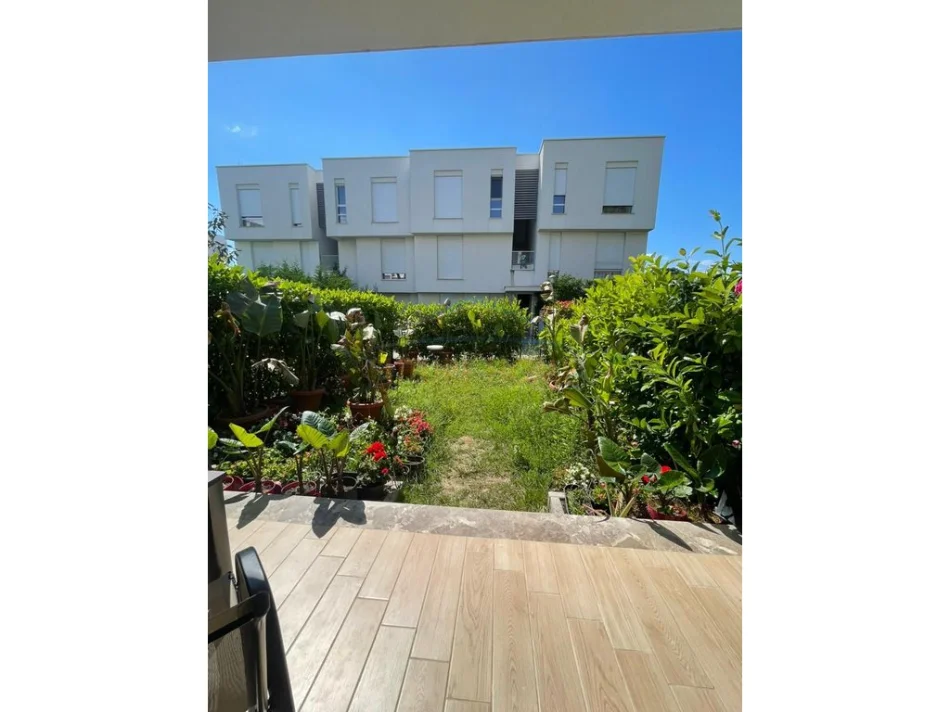 Durres, shitet apartament 1+1 Kati 1, 90 m² 250.000 € (GJIRI I LALEZIT)