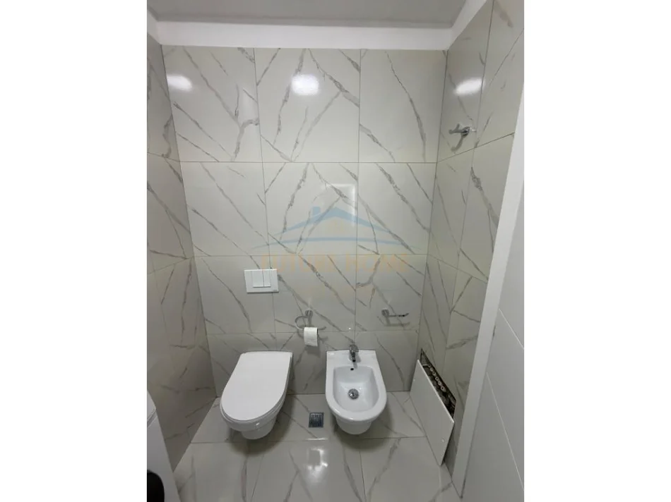 Tirane, jepet me qera apartament 1+1 Kati 5, 75 m² 500 € (Unaza e Re)