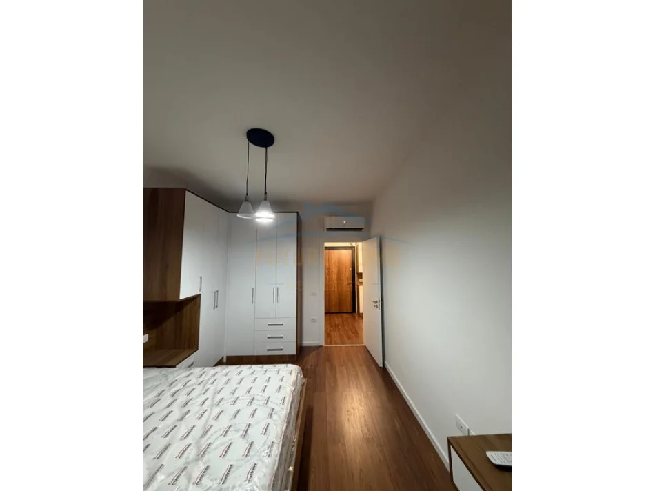Tirane, jepet me qera apartament 1+1 Kati 5, 74 m² 500 € (UNAZA E RE)