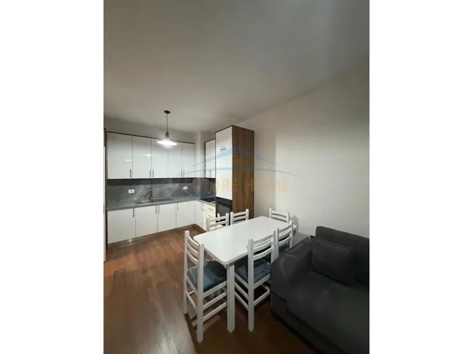 Tirane, jepet me qera apartament 1+1+Ballkon Kati 5, 74 m² 500 € (Unaza e Re)